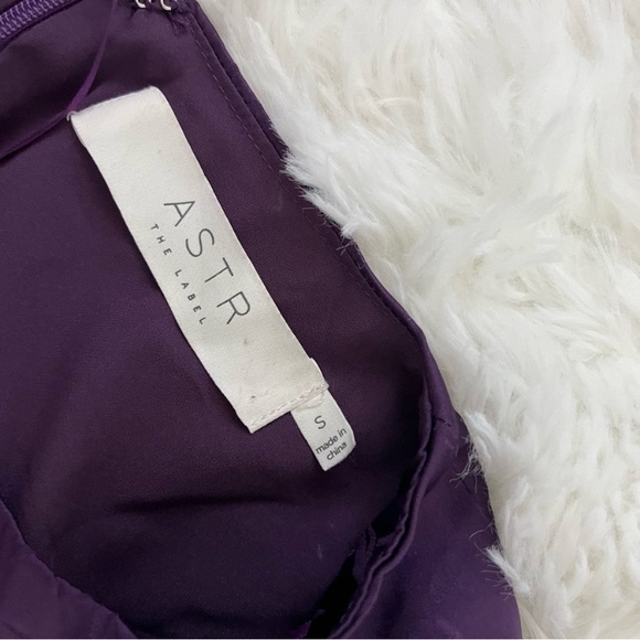 NWT Astr The Label Purple Satin Twist Front Mini Dress. Size Small. Long Sleeves - Picture 4 of 7